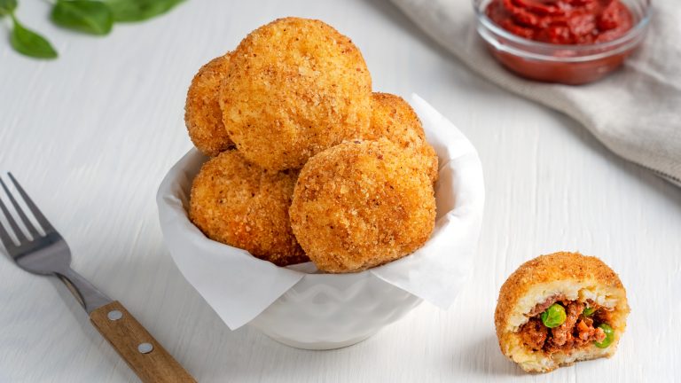 Bolitas de Arroz Navideñas Fáciles, divertidas y perfectas para compartir.